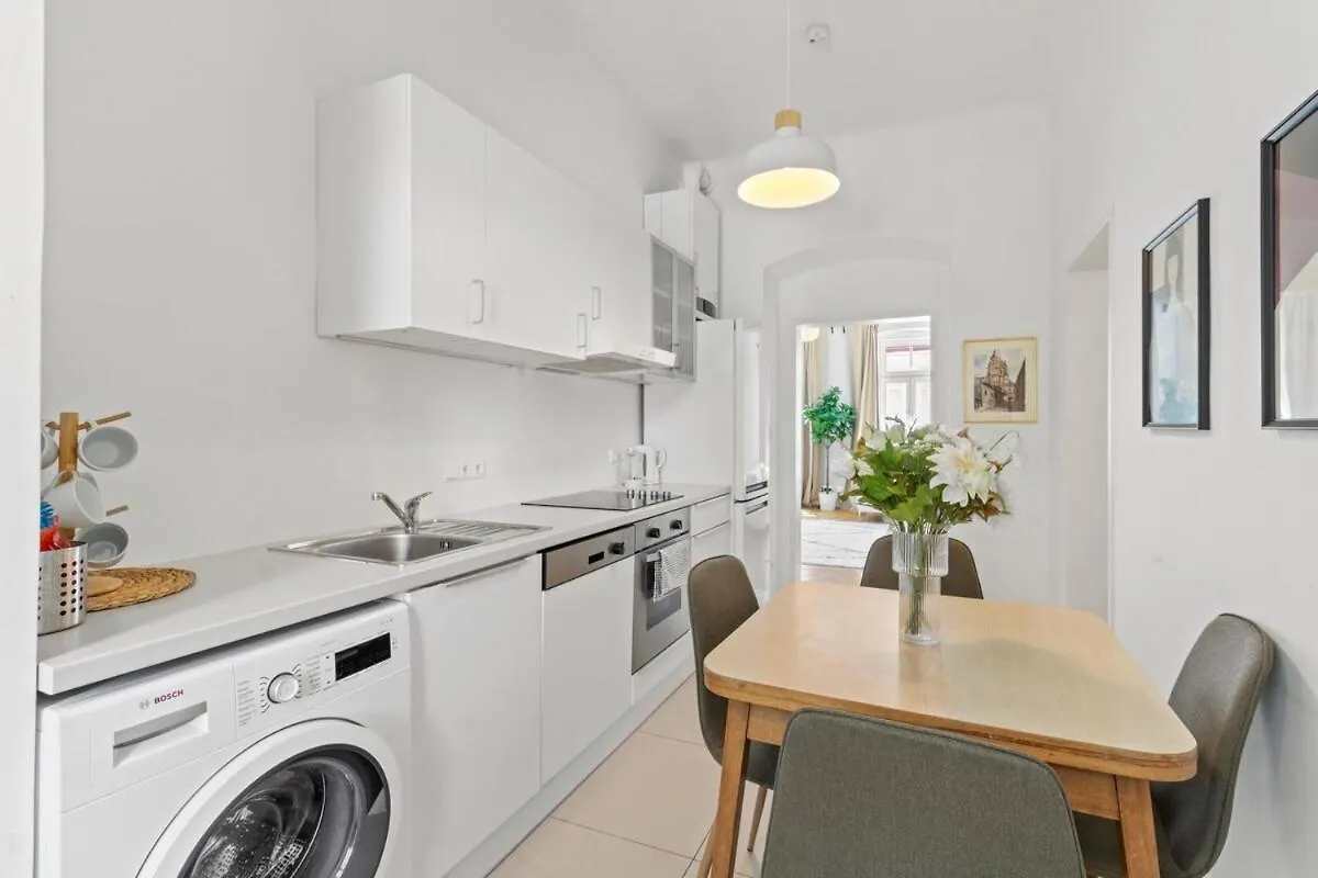 Apartamento 12 Minutes To Schoenbrunn I 5 Minutes To Metro U3 Viena