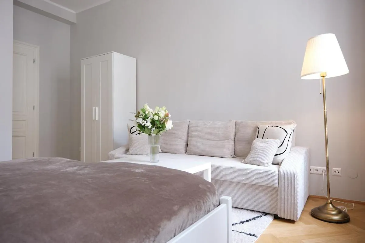 Apartment 12 Minutes To Schoenbrunn I 5 Minutes To Metro U3 Vienna