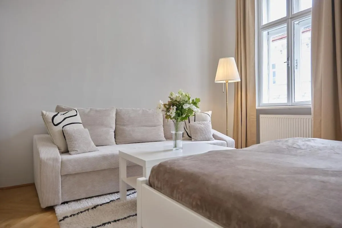 Apartamento 12 Minutes To Schoenbrunn I 5 Minutes To Metro U3 Viena