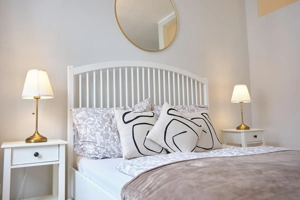 12 Minutes To Schoenbrunn I 5 Minutes To Metro U3 Vienna Apartment