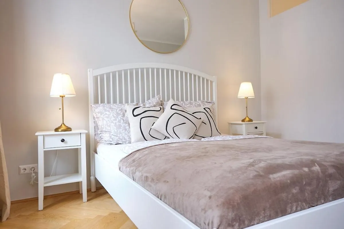 Apartment 12 Minutes To Schoenbrunn I 5 Minutes To Metro U3 Vienna