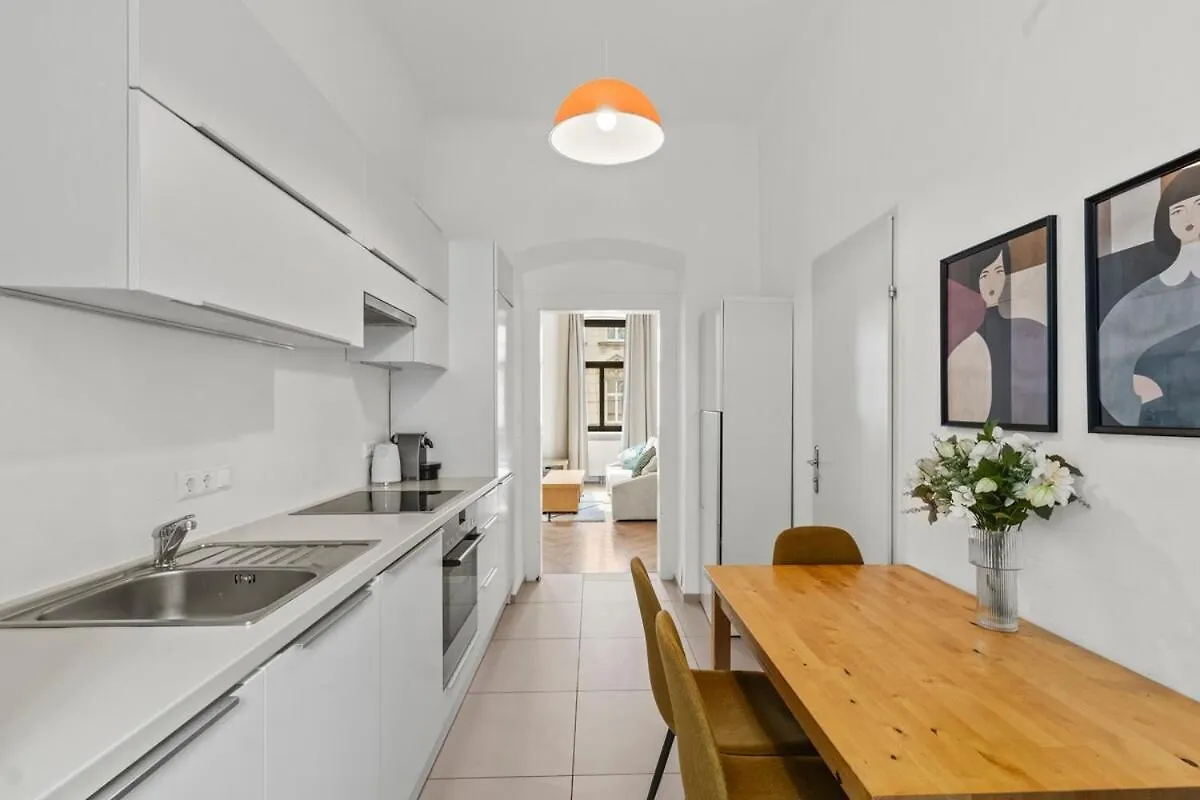 Apartamento 12 Minutes To Schoenbrunn I 5 Minutes To Metro U3 Viena Áustria