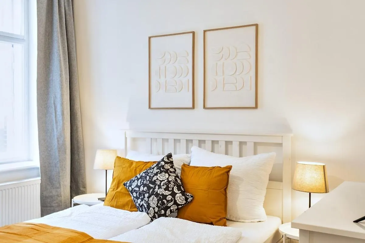 Apartment 12 Minutes To Schoenbrunn I 5 Minutes To Metro U3 Vienna