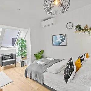 1 Min To Public Transport - 3 Min To Supermarket And Pharmacy - On-site Parking For 19,90 Eur Вена