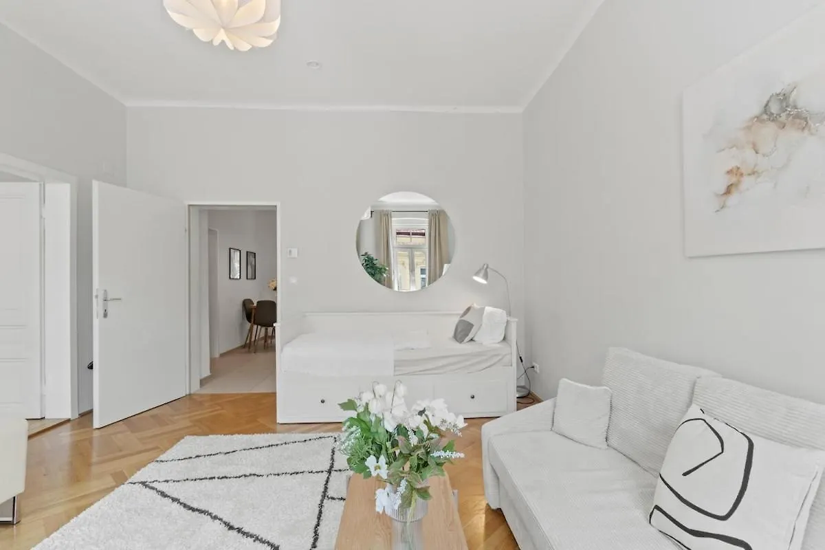 Apartment 12 Minutes To Schoenbrunn I 5 Minutes To Metro U3 Vienna